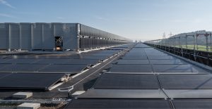 Photovoltaikanlage auf dem Dach von Hoffmann-La Roche, Kaiseraugst © Schweizer Solarpreis