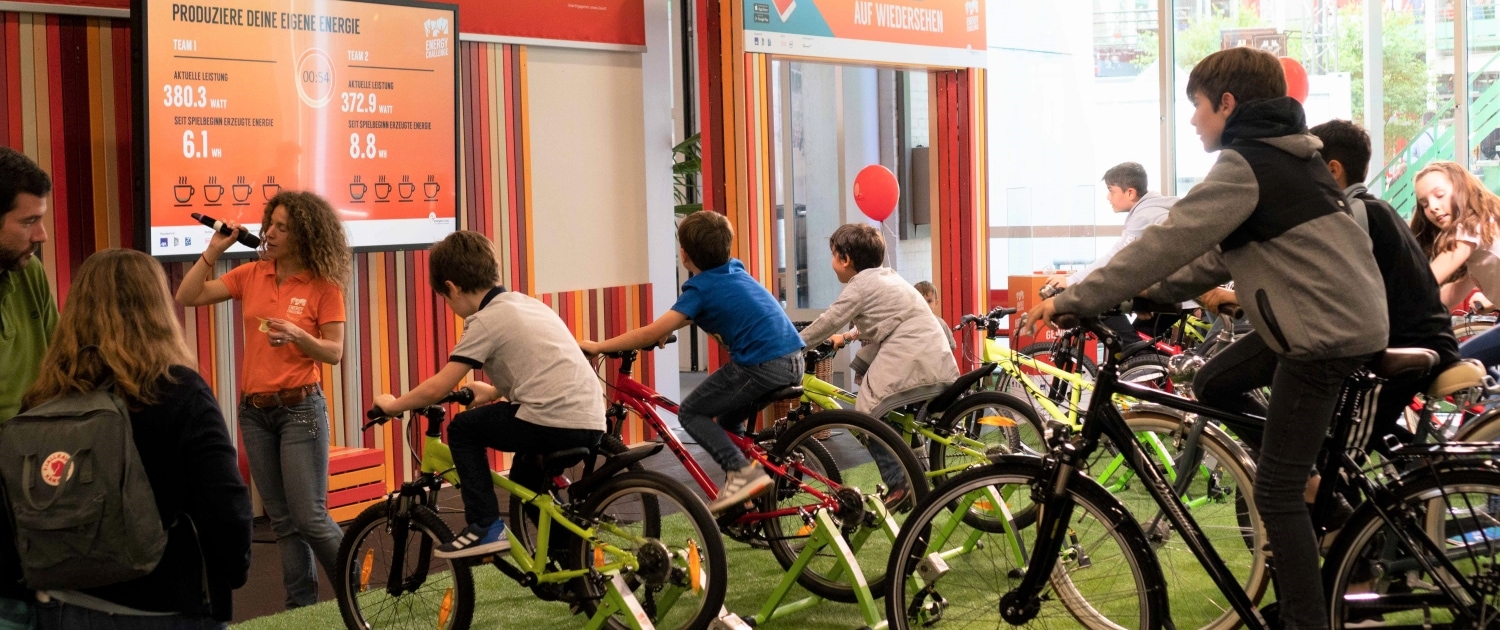 Energy Challenge 2018: Kinder beim Velofahren und Energieproduzieren